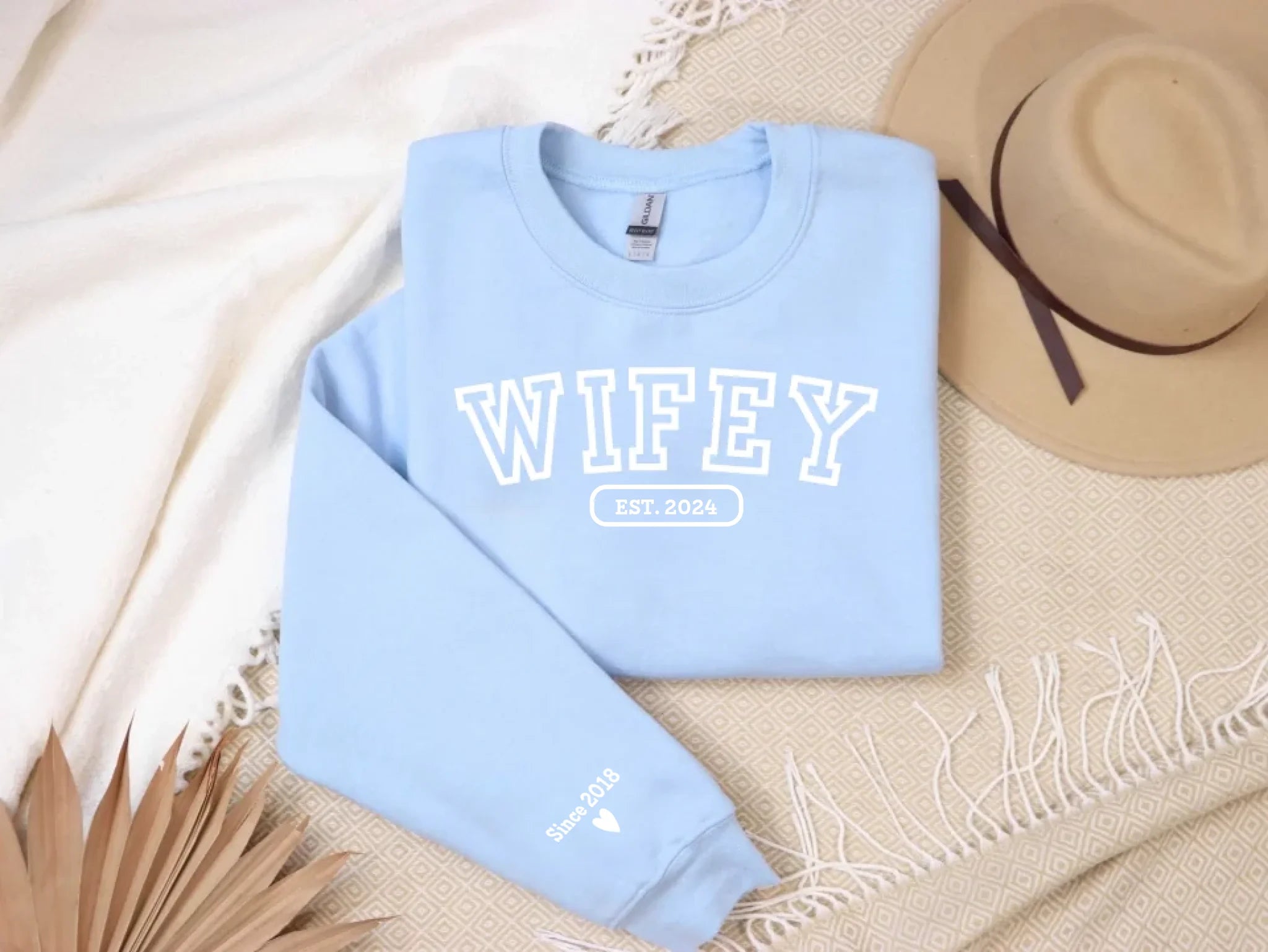 "WIFEY" - Personalisiertes, besticktes Sweatshirt mit Initialen