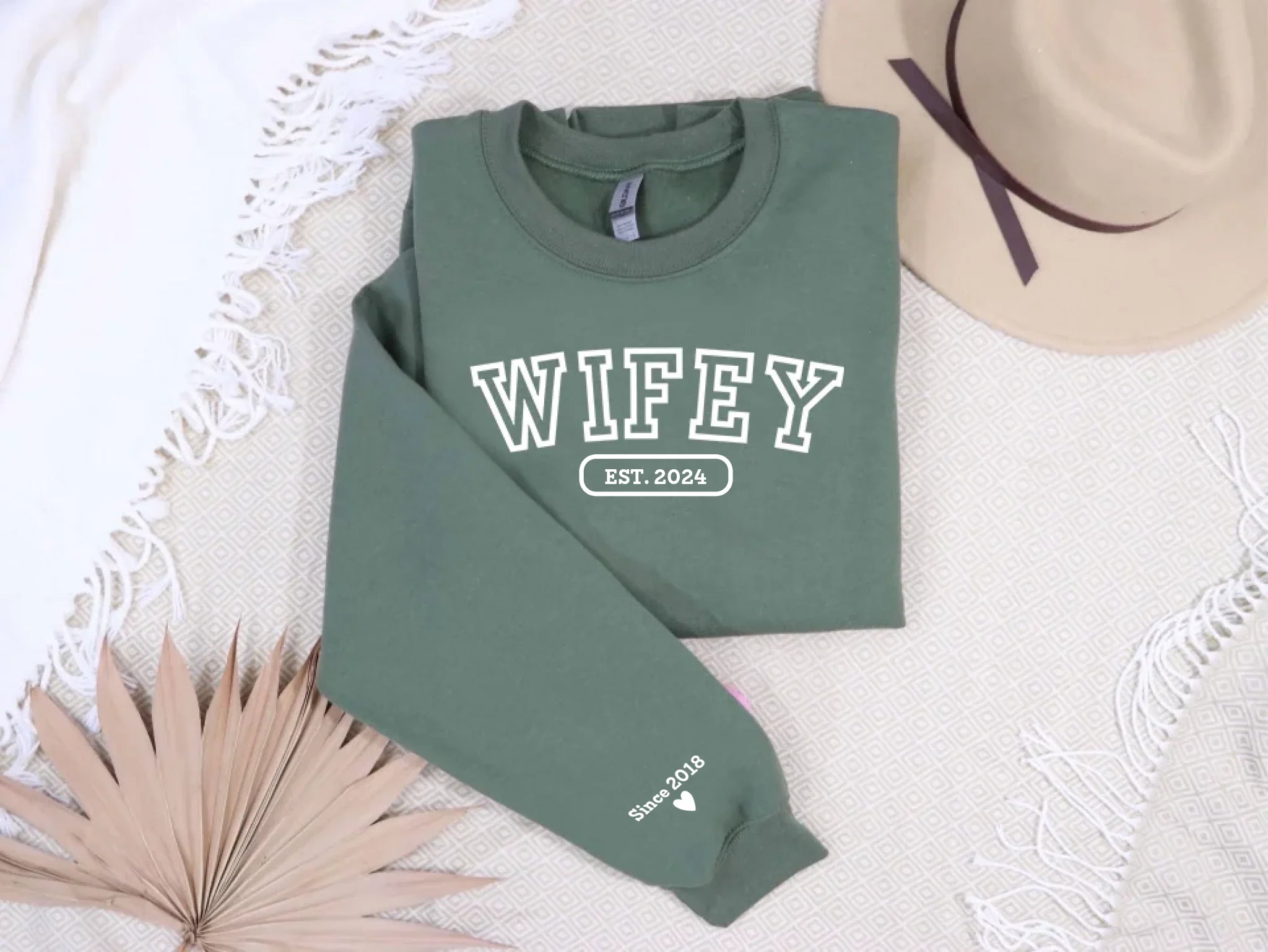 "WIFEY" - Personalisiertes, besticktes Sweatshirt mit Initialen