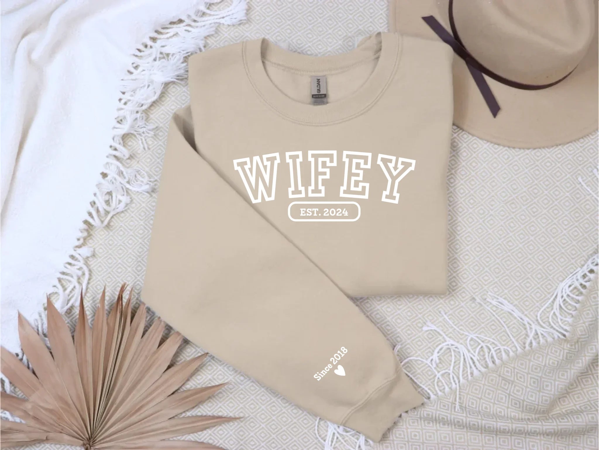 "WIFEY" - Personalisiertes, besticktes Sweatshirt mit Initialen