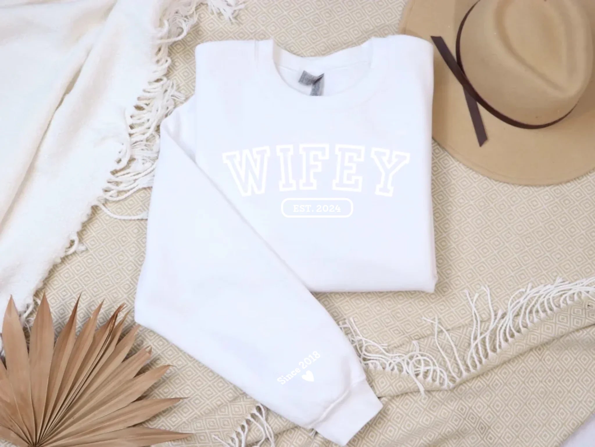 "WIFEY" - Personalisiertes, besticktes Sweatshirt mit Initialen